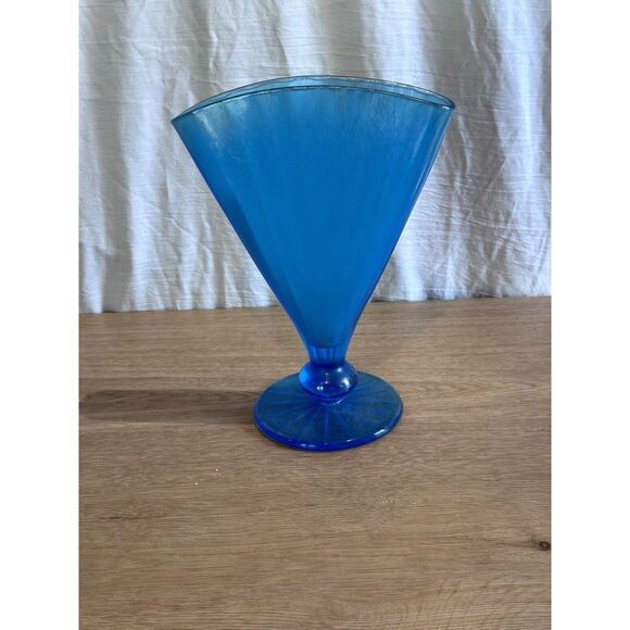 Art Glass, Fan Vase, Turquoise Blue Optic Ribbed Fan - Picture 2 of 7